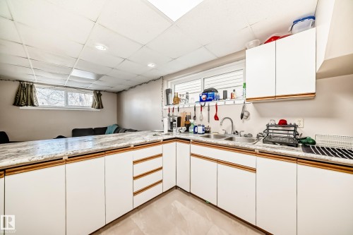 7807 108 Street, Edmonton, AB - Indoor