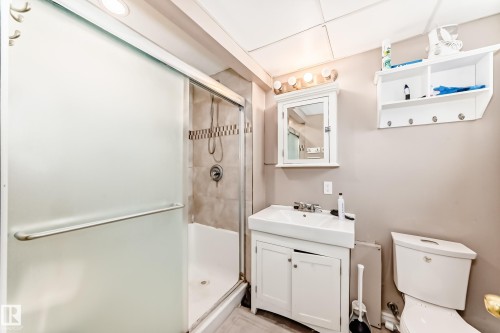7807 108 Street, Edmonton, AB - Indoor Photo Showing Bathroom