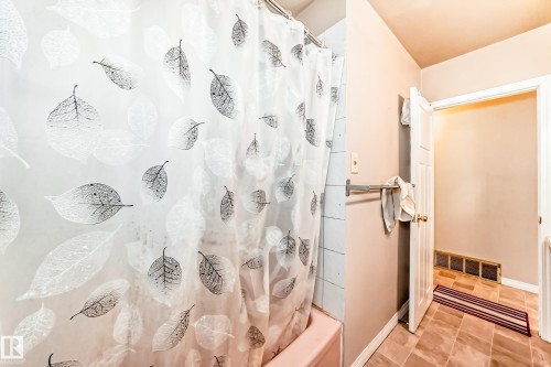 7807 108 Street, Edmonton, AB - Indoor Photo Showing Bathroom