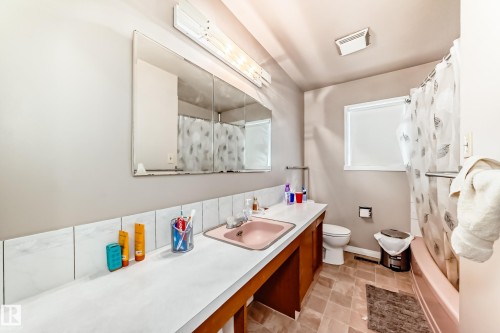 7807 108 Street, Edmonton, AB - Indoor Photo Showing Bathroom