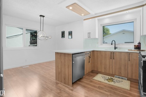 1415 80 Street Nw, Edmonton, AB - Indoor Photo Showing Kitchen
