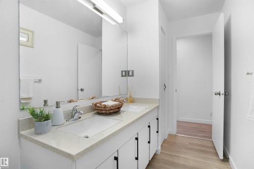 1415 80 Street Nw, Edmonton, AB - Indoor Photo Showing Bathroom