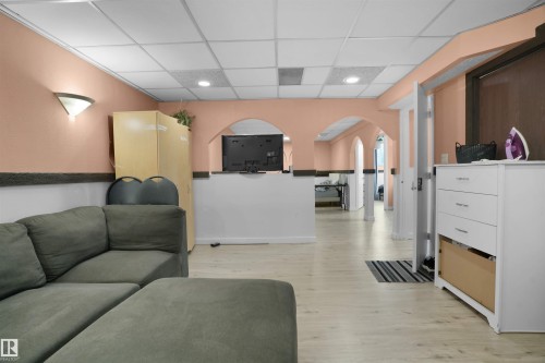 1415 80 Street Nw, Edmonton, AB - Indoor