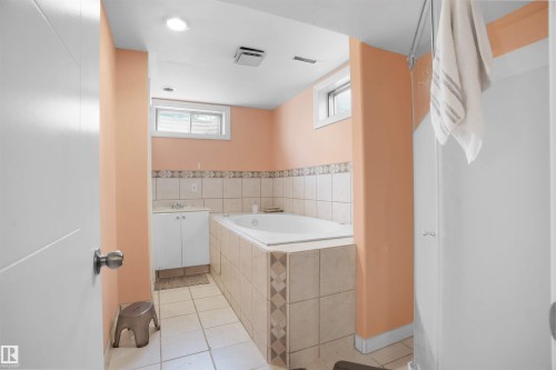 1415 80 Street Nw, Edmonton, AB - Indoor