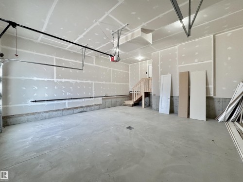 7027 Kiviaq Crescent, Edmonton, AB - Indoor Photo Showing Garage