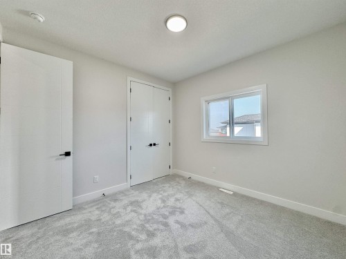 7027 Kiviaq Crescent, Edmonton, AB - Indoor Photo Showing Other Room