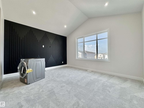 7027 Kiviaq Crescent, Edmonton, AB - Indoor Photo Showing Other Room