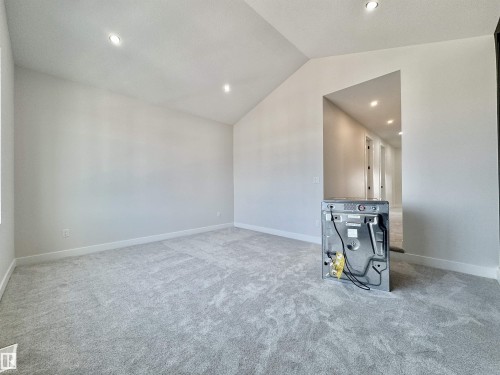 7027 Kiviaq Crescent, Edmonton, AB - Indoor Photo Showing Other Room