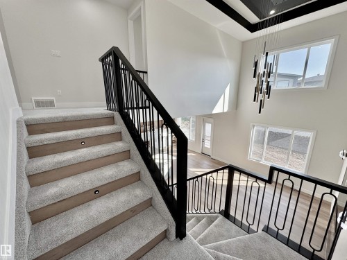 7027 Kiviaq Crescent, Edmonton, AB - Indoor Photo Showing Other Room