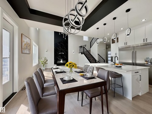 7027 Kiviaq Crescent, Edmonton, AB - Indoor Photo Showing Dining Room