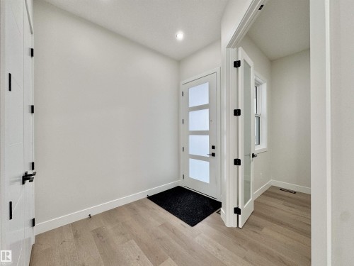 7027 Kiviaq Crescent, Edmonton, AB - Indoor Photo Showing Other Room