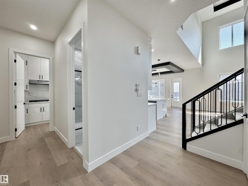 7027 Kiviaq Crescent, Edmonton, AB - Indoor Photo Showing Other Room