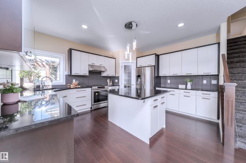 8967 24 Avenue, Edmonton, AB - Indoor Photo Showing Kitchen With Upgraded Kitchen