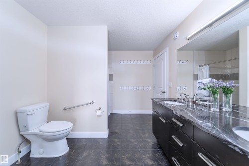 8967 24 Avenue, Edmonton, AB - Indoor Photo Showing Bathroom
