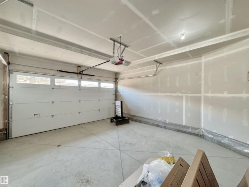 133 Pierwyck Loop, Spruce Grove, AB - Indoor Photo Showing Garage