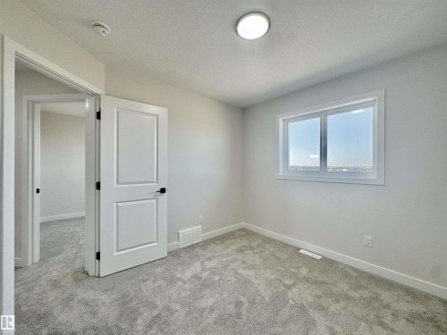 133 Pierwyck Loop, Spruce Grove, AB - Indoor Photo Showing Other Room