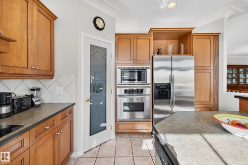307 Tory View, Edmonton, AB - Indoor Photo Showing Kitchen