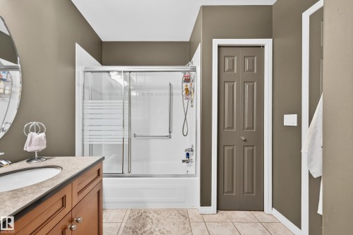 307 Tory View, Edmonton, AB - Indoor Photo Showing Bathroom