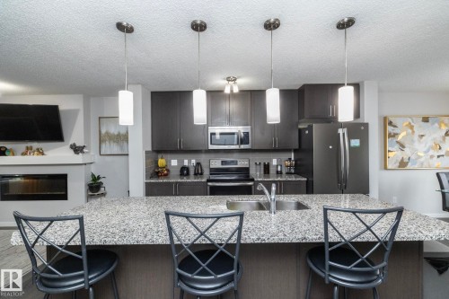 7712 Eifert Crescent, Edmonton, AB - Indoor Photo Showing Kitchen With Stainless Steel Kitchen With Double Sink With Upgraded Kitchen