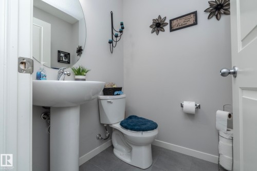 7712 Eifert Crescent, Edmonton, AB - Indoor Photo Showing Bathroom