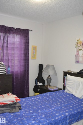 7712 Eifert Crescent, Edmonton, AB - Indoor Photo Showing Bedroom
