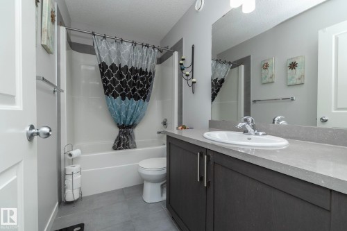 7712 Eifert Crescent, Edmonton, AB - Indoor Photo Showing Bathroom