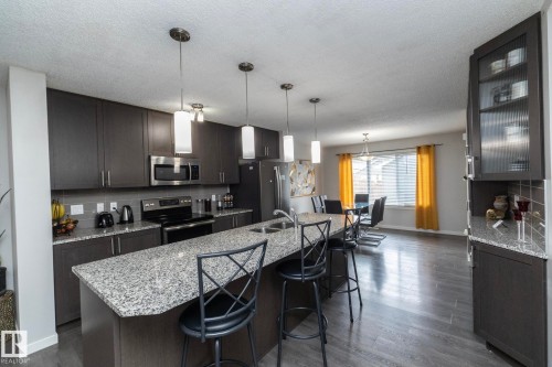 7712 Eifert Crescent, Edmonton, AB - Indoor Photo Showing Kitchen With Stainless Steel Kitchen With Double Sink With Upgraded Kitchen