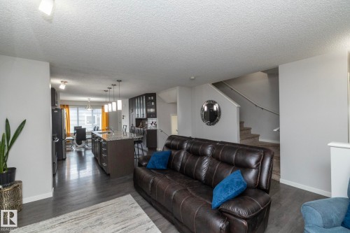 7712 Eifert Crescent, Edmonton, AB - Indoor Photo Showing Living Room
