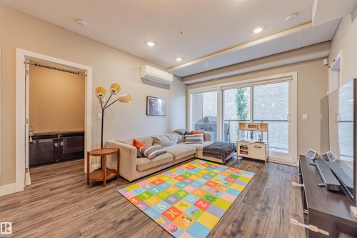 204 10006 83 Avenue, Edmonton, AB - Indoor Photo Showing Living Room