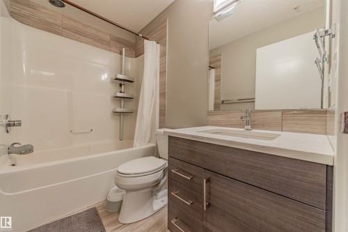 204 10006 83 Avenue, Edmonton, AB - Indoor Photo Showing Bathroom