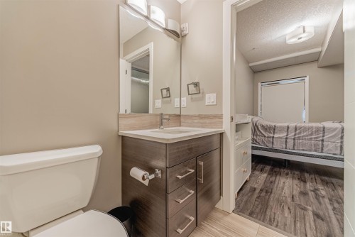 204 10006 83 Avenue, Edmonton, AB - Indoor Photo Showing Bathroom