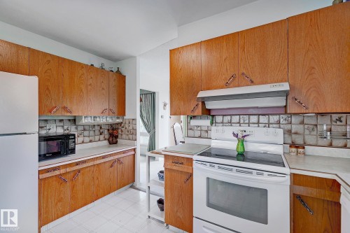 140 Windermere Drive, Edmonton, AB - Indoor Photo Showing Kitchen