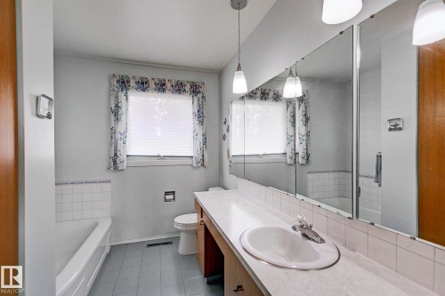 140 Windermere Drive, Edmonton, AB - Indoor Photo Showing Bathroom