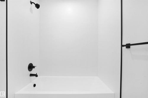 84 Blackbird Bend, Fort Saskatchewan, AB - Indoor Photo Showing Bathroom