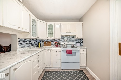 5535 144A Avenue, Edmonton, AB - Indoor Photo Showing Kitchen