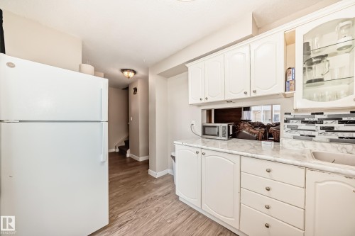 5535 144A Avenue, Edmonton, AB - Indoor Photo Showing Kitchen