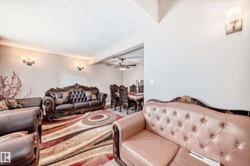 5535 144A Avenue, Edmonton, AB - Indoor Photo Showing Living Room
