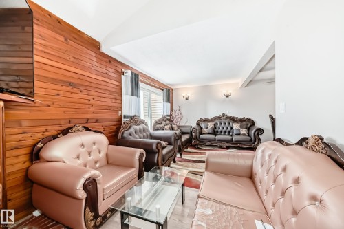5535 144A Avenue, Edmonton, AB - Indoor Photo Showing Living Room