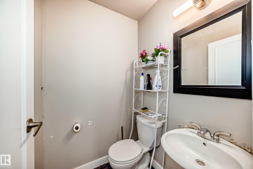 5535 144A Avenue, Edmonton, AB - Indoor Photo Showing Bathroom