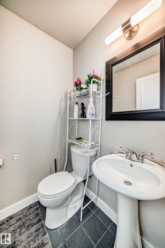 5535 144A Avenue, Edmonton, AB - Indoor Photo Showing Bathroom