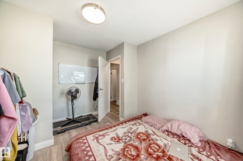 5535 144A Avenue, Edmonton, AB - Indoor Photo Showing Bedroom