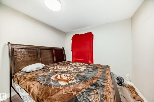 5535 144A Avenue, Edmonton, AB - Indoor Photo Showing Bedroom