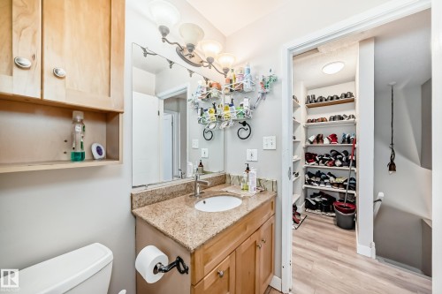 5535 144A Avenue, Edmonton, AB - Indoor Photo Showing Bathroom