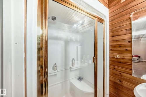 5535 144A Avenue, Edmonton, AB - Indoor Photo Showing Bathroom