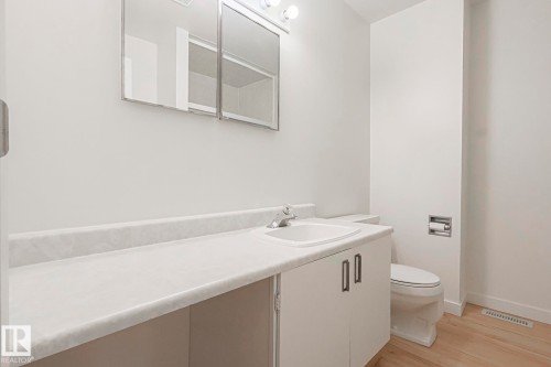 Edmonton, AB - Indoor Photo Showing Bathroom