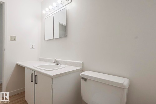 Edmonton, AB - Indoor Photo Showing Bathroom