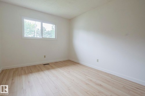 Edmonton, AB - Indoor Photo Showing Other Room