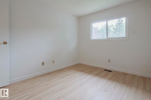 Edmonton, AB - Indoor Photo Showing Other Room