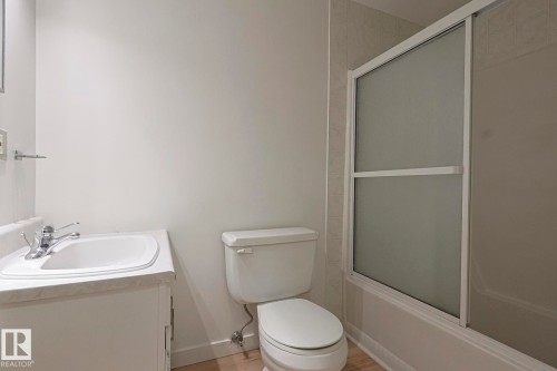Edmonton, AB - Indoor Photo Showing Bathroom