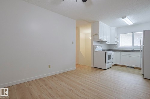 Edmonton, AB - Indoor Photo Showing Kitchen
